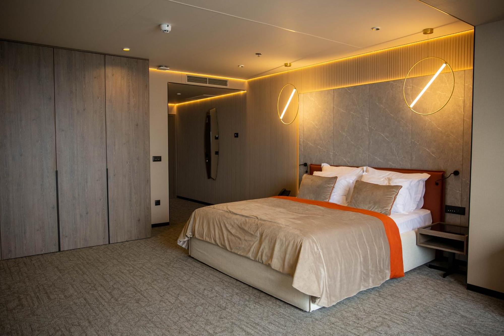 Hotel Medistone Омиш Экстерьер фото
