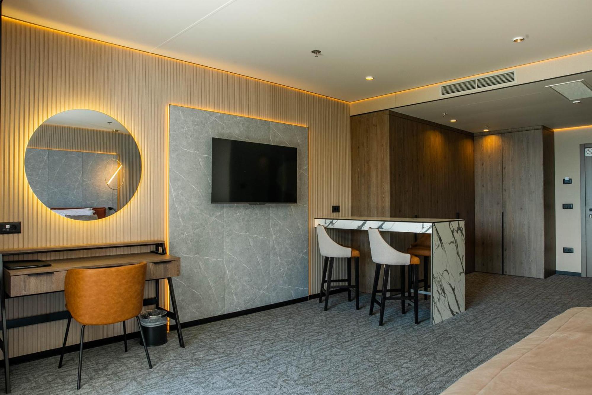 Hotel Medistone Омиш Экстерьер фото