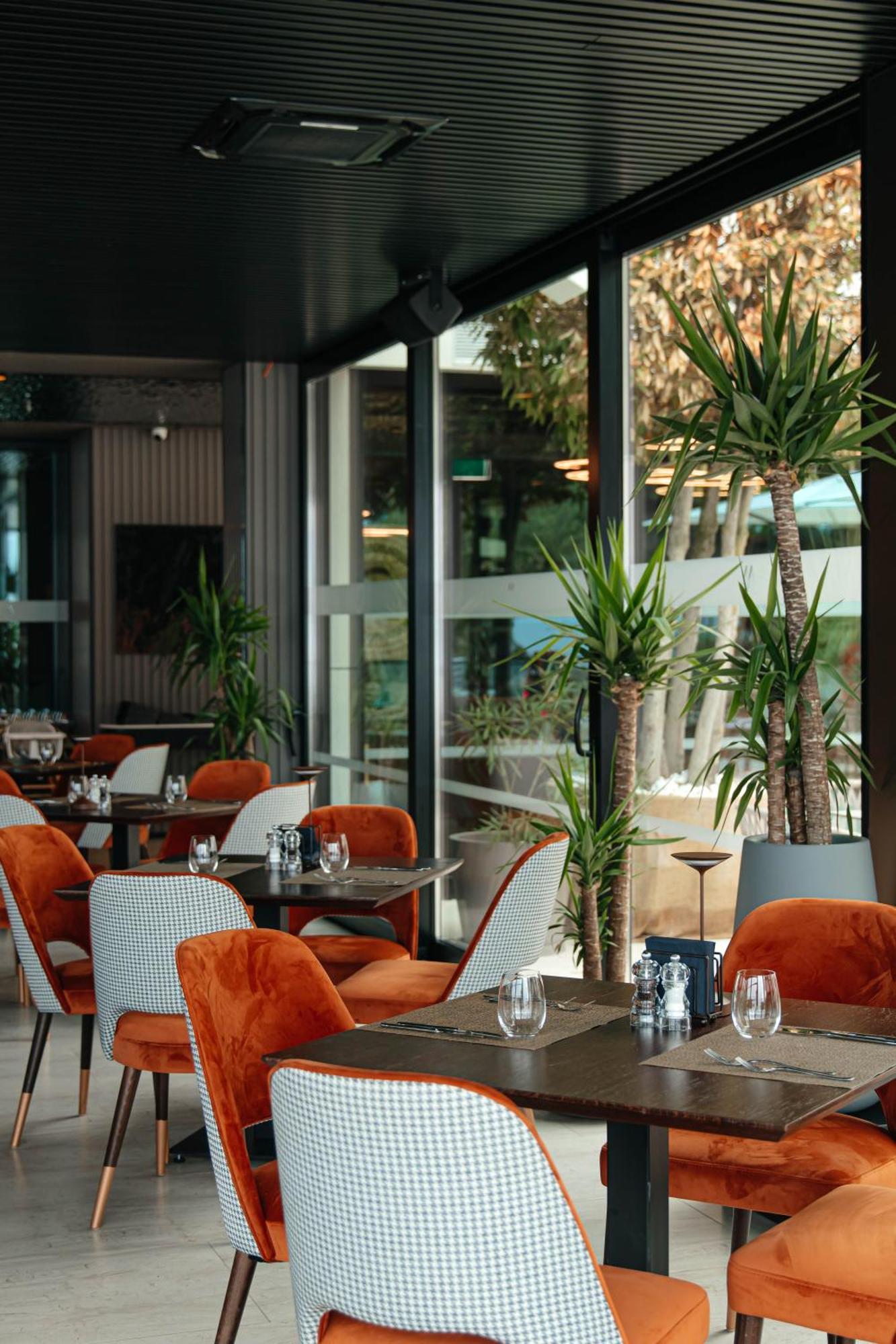 Hotel Medistone Омиш Экстерьер фото