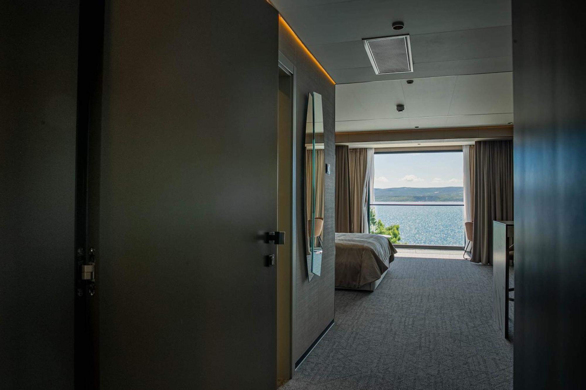 Hotel Medistone Омиш Экстерьер фото