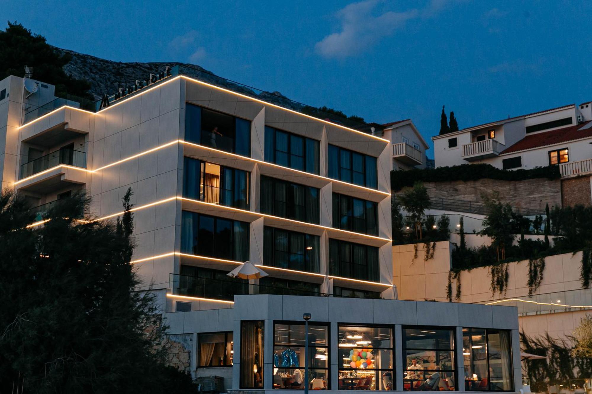 Hotel Medistone Омиш Экстерьер фото