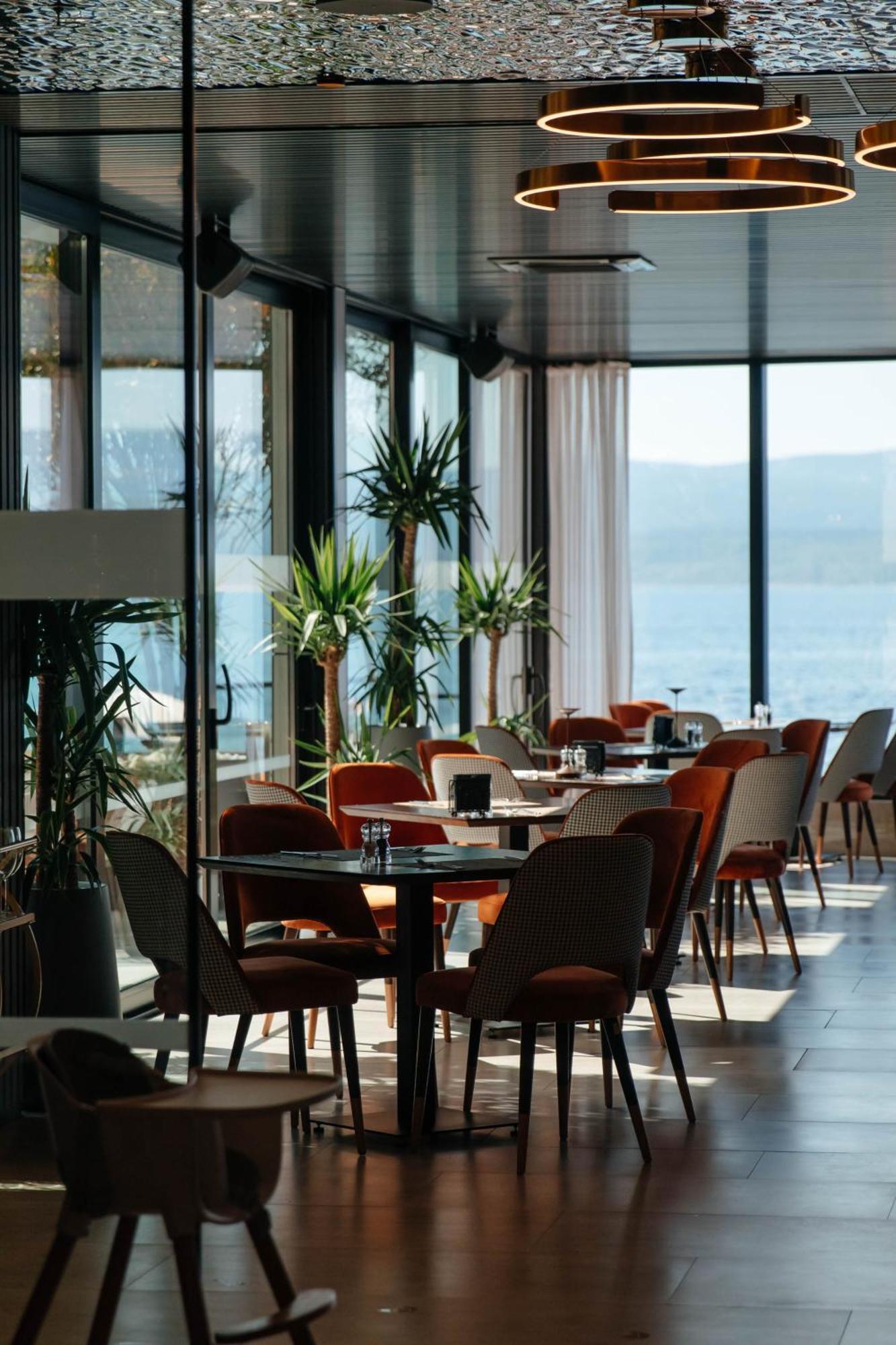Hotel Medistone Омиш Экстерьер фото