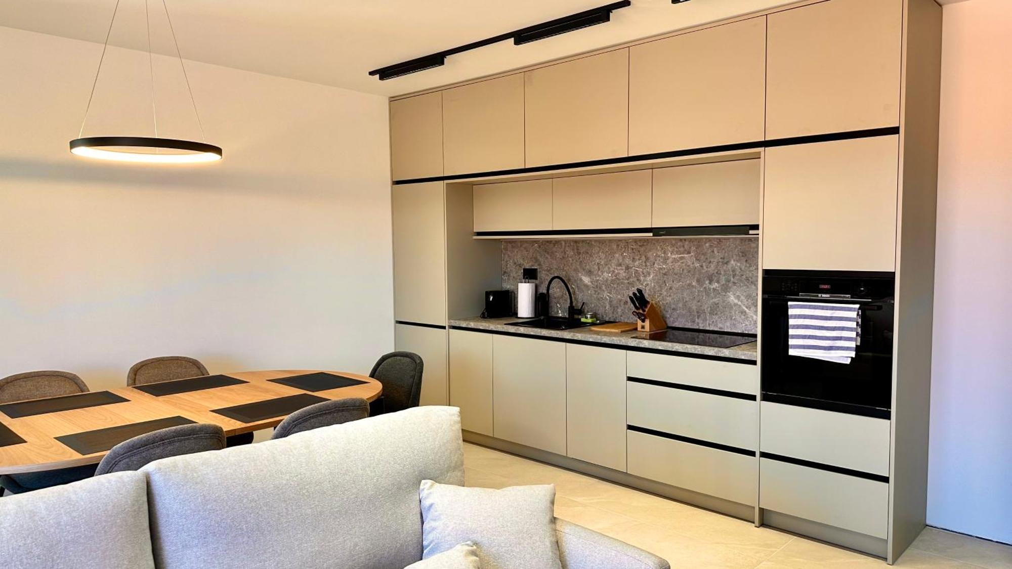 Hotel Medistone Омиш Экстерьер фото