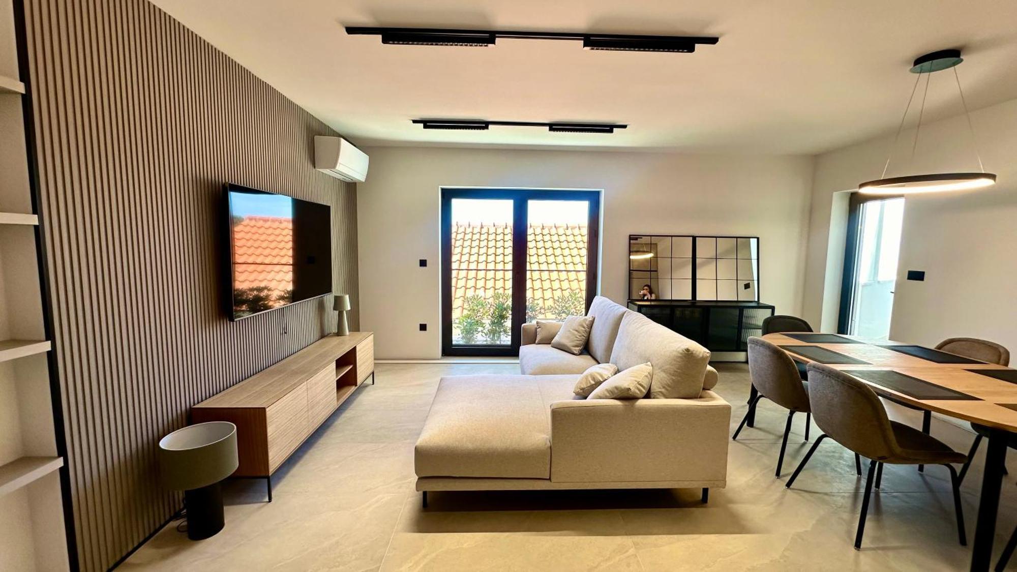 Hotel Medistone Омиш Экстерьер фото